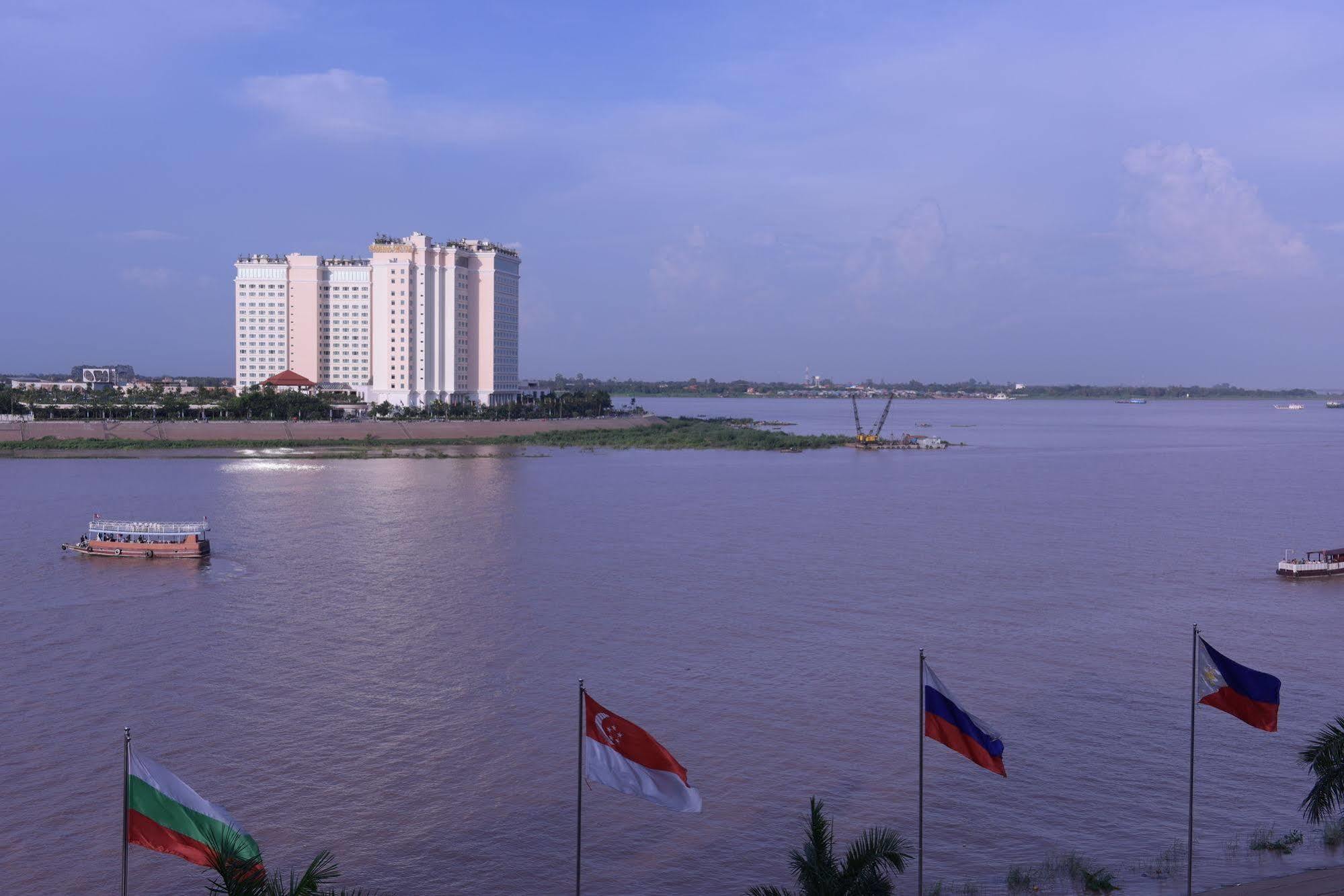 Panorama Mekong Hostel Phnom Penh Esterno foto