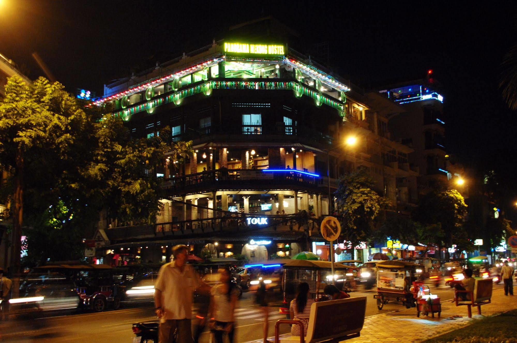Panorama Mekong Hostel Phnom Penh Esterno foto