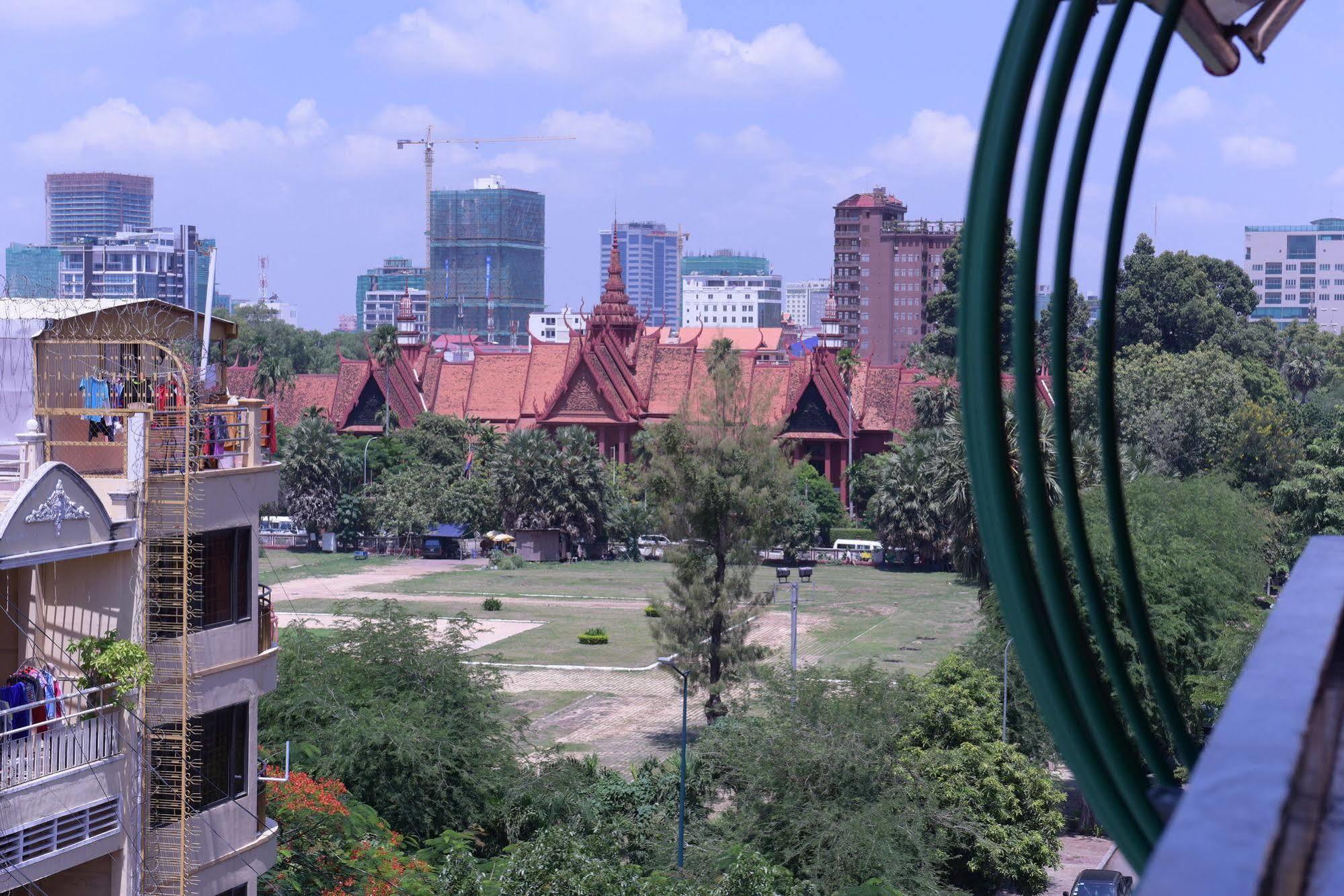 Panorama Mekong Hostel Phnom Penh Esterno foto