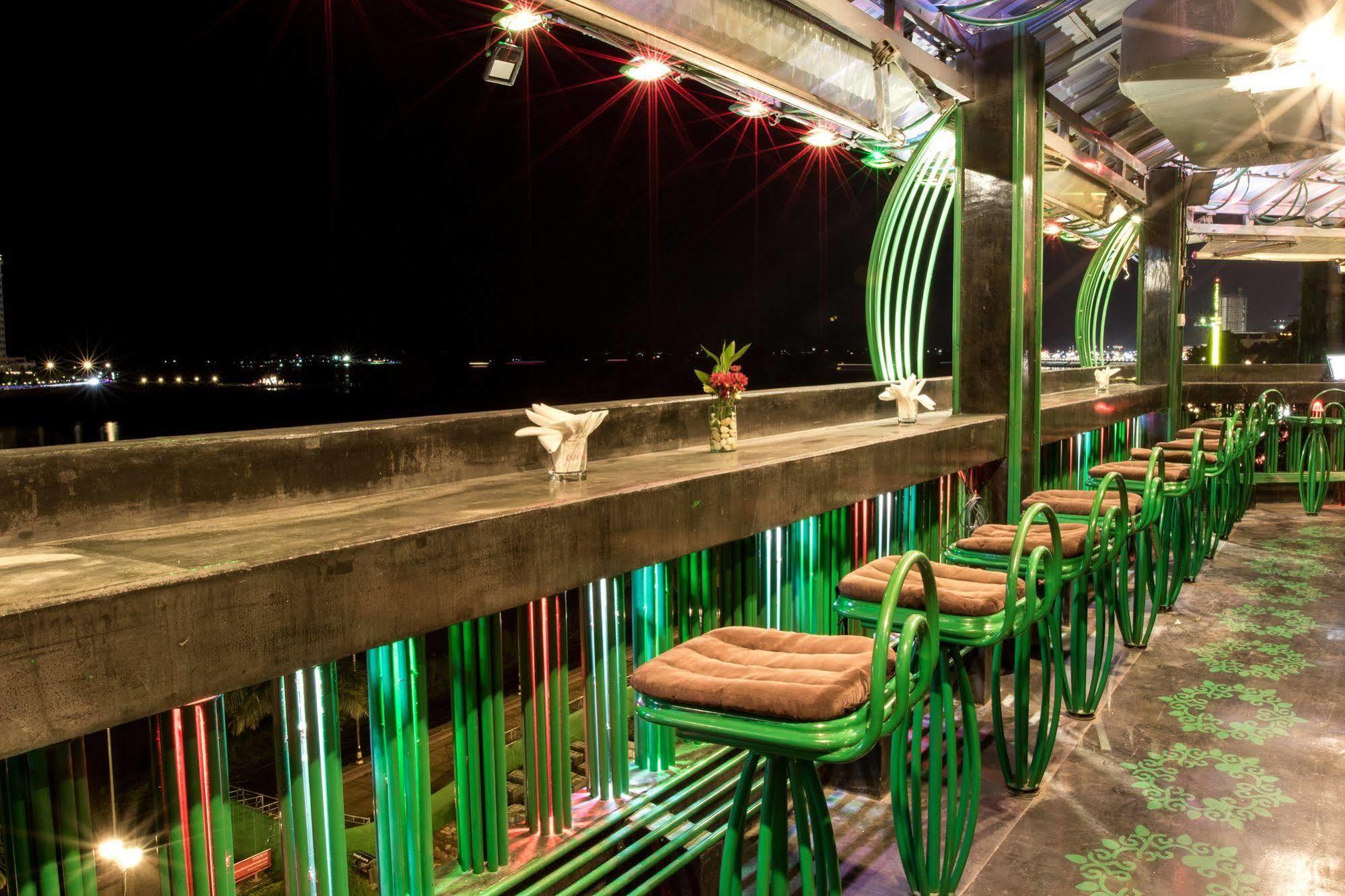 Panorama Mekong Hostel Phnom Penh Esterno foto
