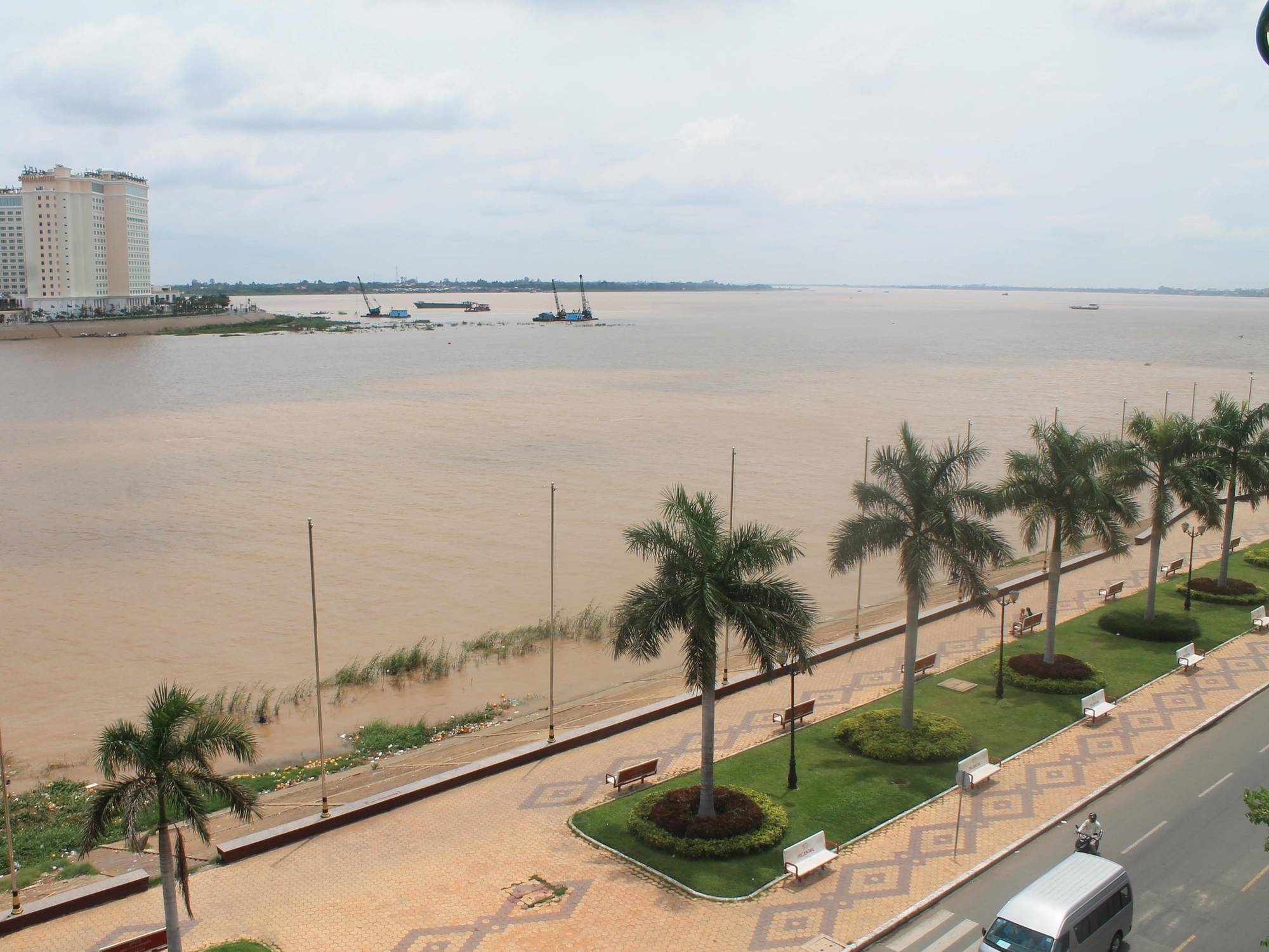 Panorama Mekong Hostel Phnom Penh Esterno foto