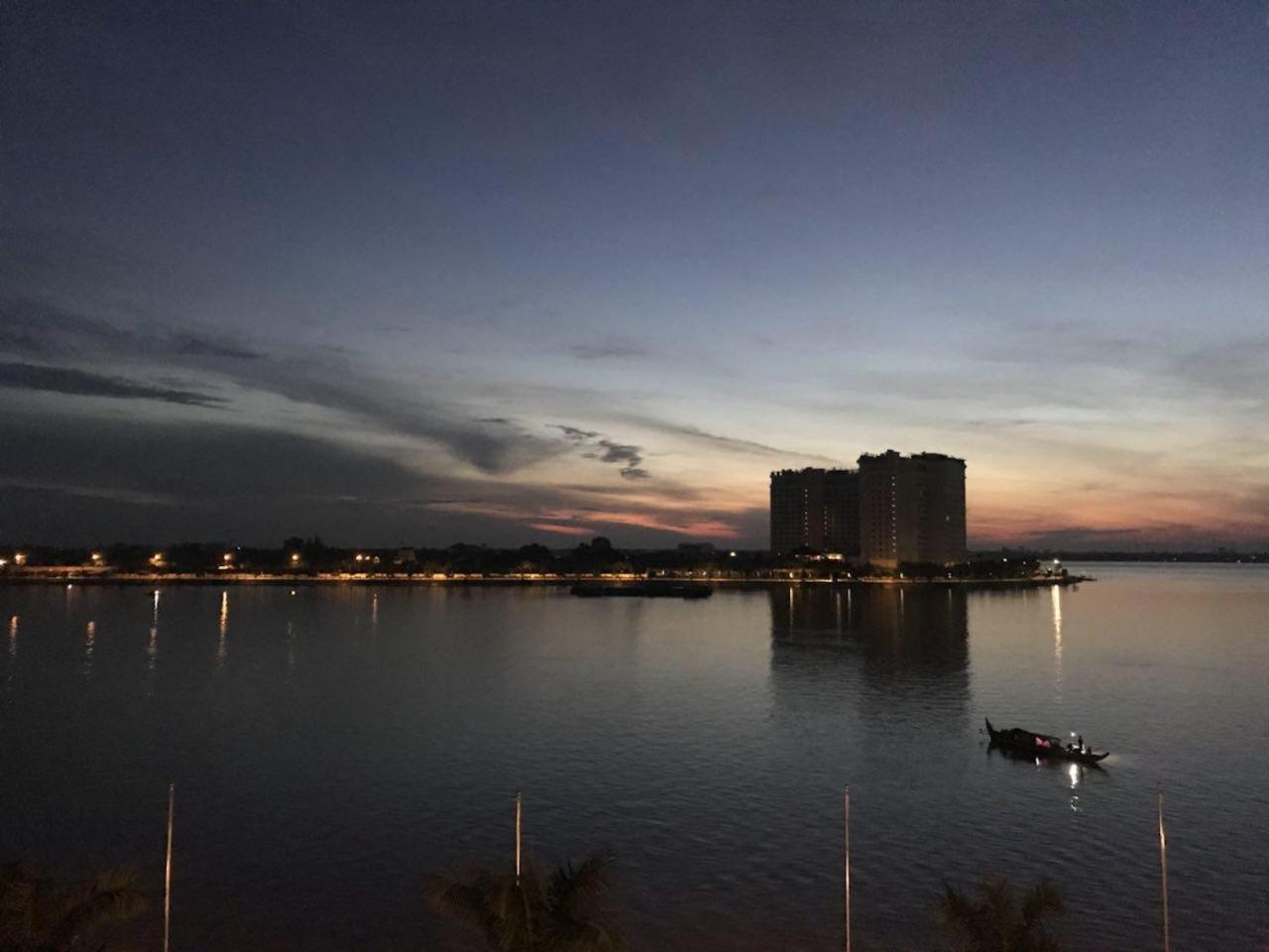 Panorama Mekong Hostel Phnom Penh Esterno foto