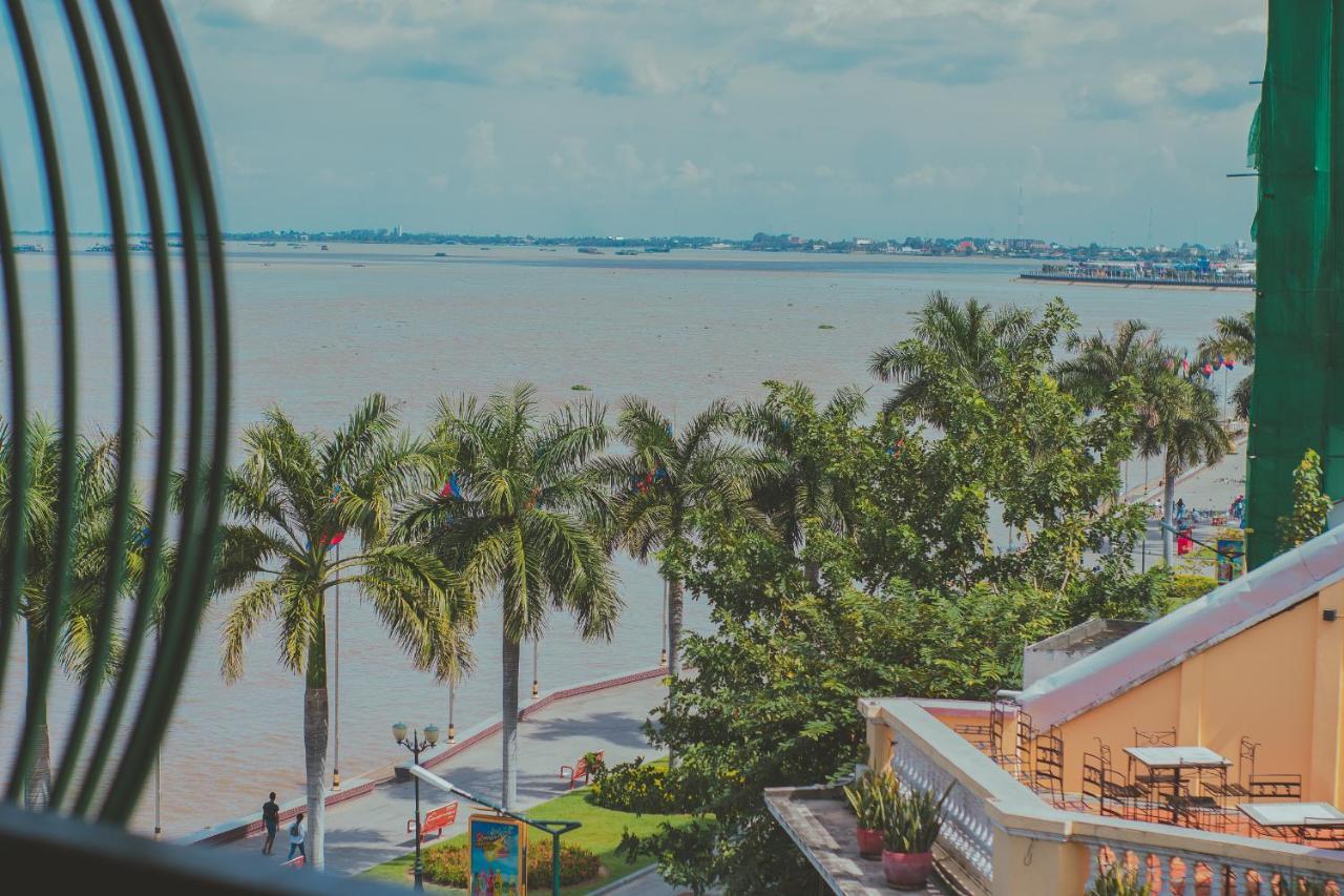Panorama Mekong Hostel Phnom Penh Esterno foto