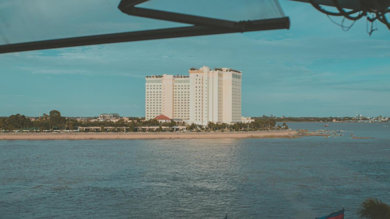 Panorama Mekong Hostel Phnom Penh Esterno foto