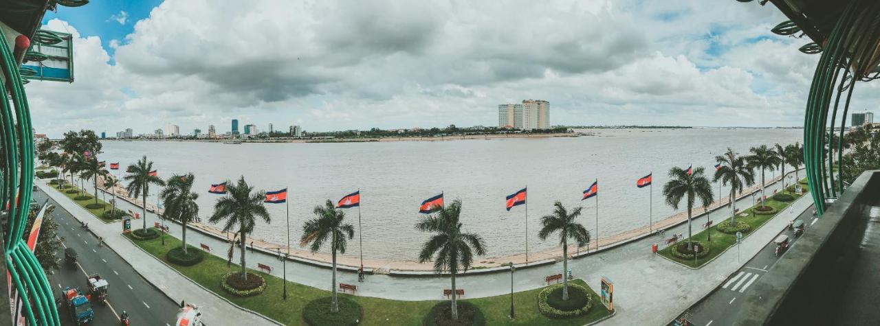 Panorama Mekong Hostel Phnom Penh Esterno foto